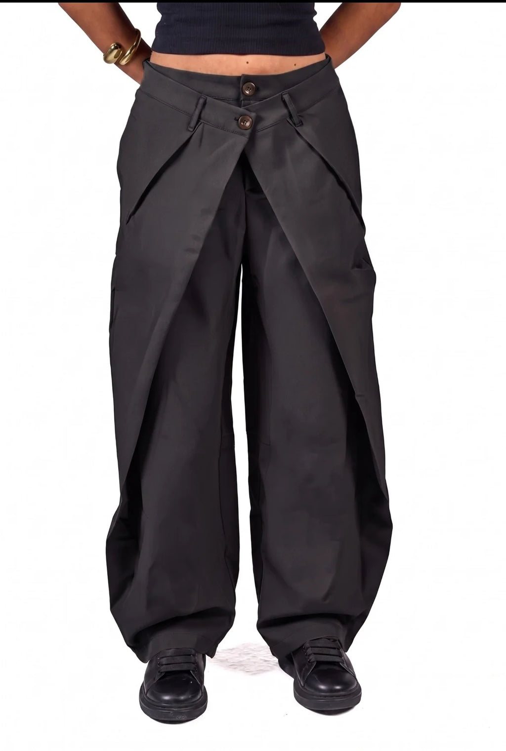 Double buttoned pleated pants