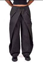 Double buttoned pleated pants