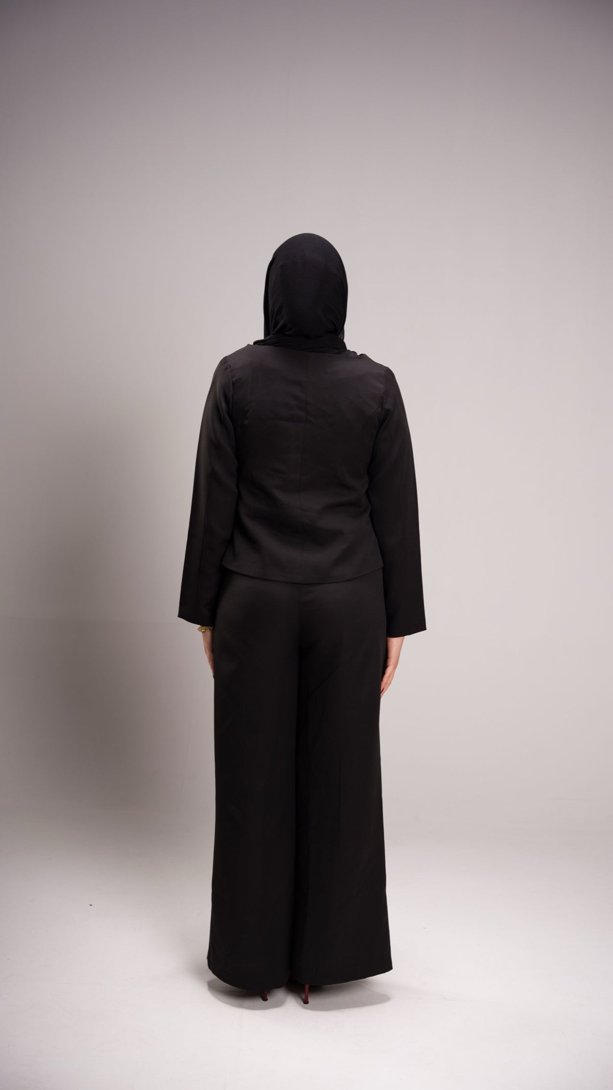 VALOURA Diva Black Top - image 2
